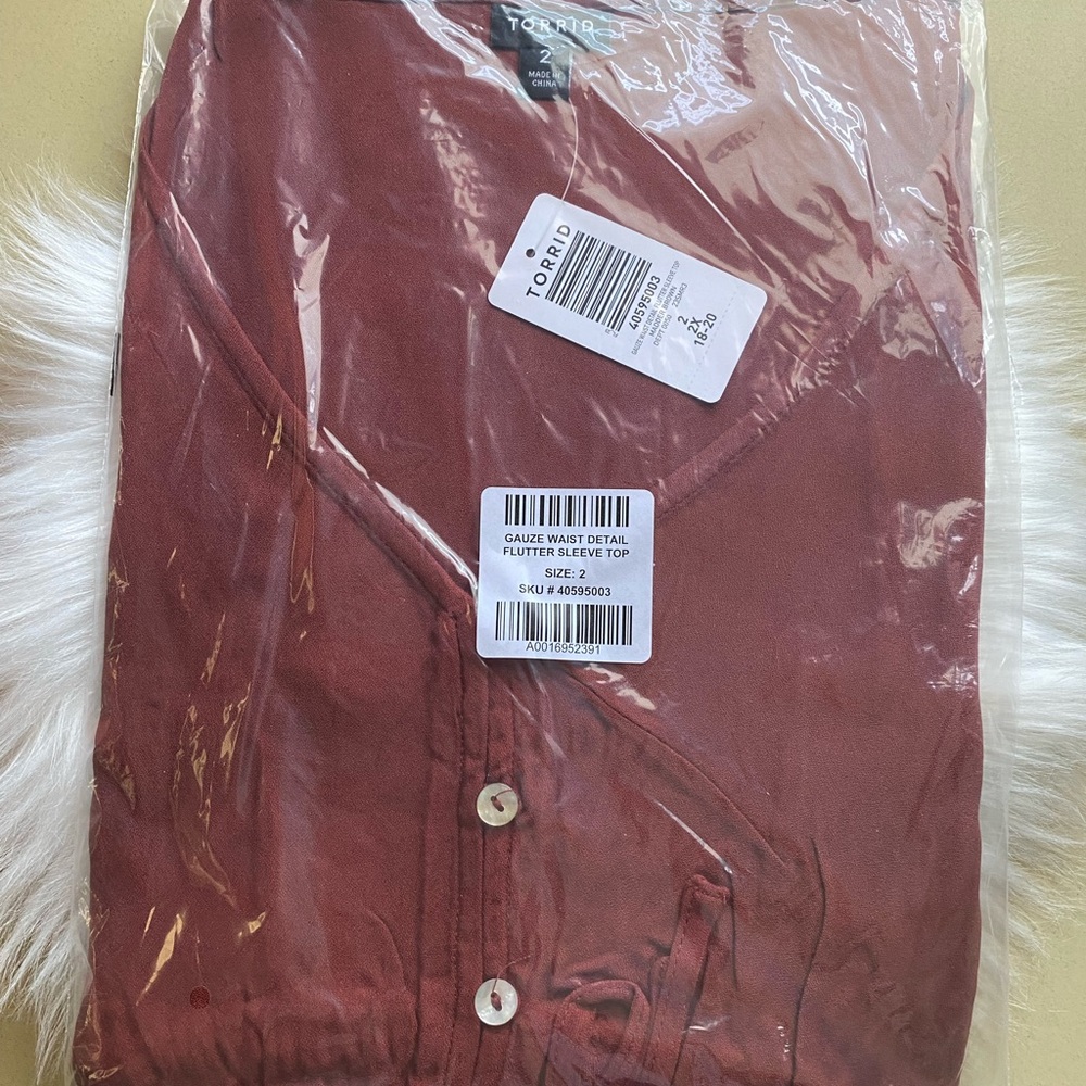 NWT Torrid Gauze waist detail flutter sleeve top size 2 Madder brown - Picture 5 of 6